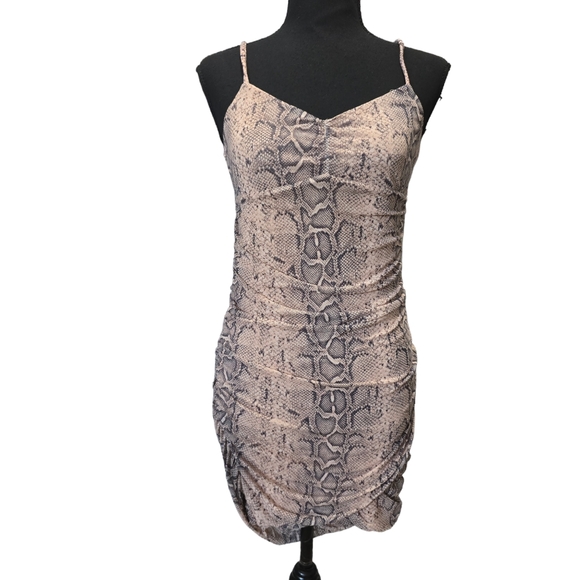 ⭐️NWT Forever21 Pink Snakeskin Ruching Bodycon Mini Dress Sz S - Picture 1 of 7